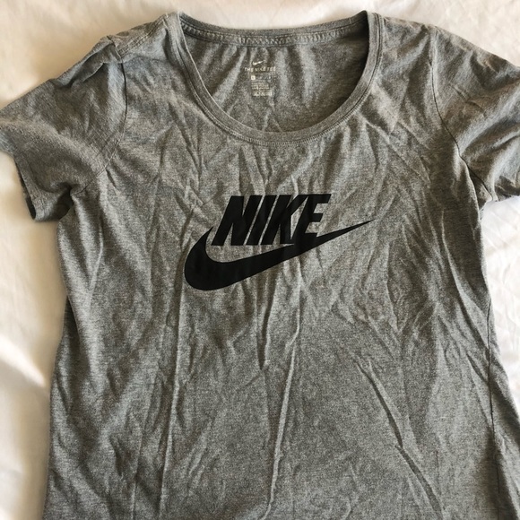 NIKE grey t-shirt - Picture 1 of 3
